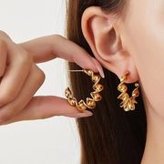 欧米風｜18Kメッキステンレス製 螺旋C型イヤリング（レディース） 立体的な螺旋フォルムが耳元に