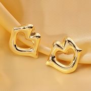 ステンレス製 リップ＆ハートモチーフピアス（レディース） 唇 小众感のある軽奢アクセサリー